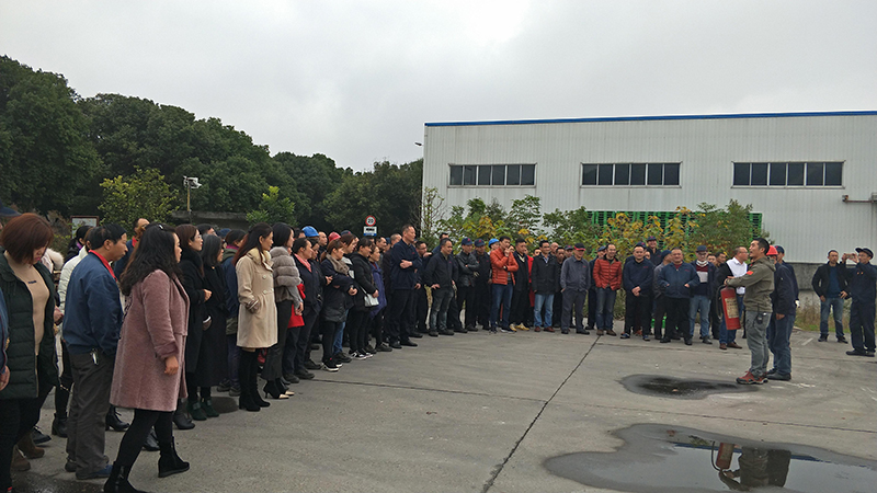 四川天馬玻璃有限公司急救安全知識培訓(xùn)暨應(yīng)急疏散和消防滅火演練活動報(bào)道(圖9) 四川天馬玻璃有限公司急救安全知識培訓(xùn)暨應(yīng)急疏散和消防滅火演練活動報(bào)道(圖9)