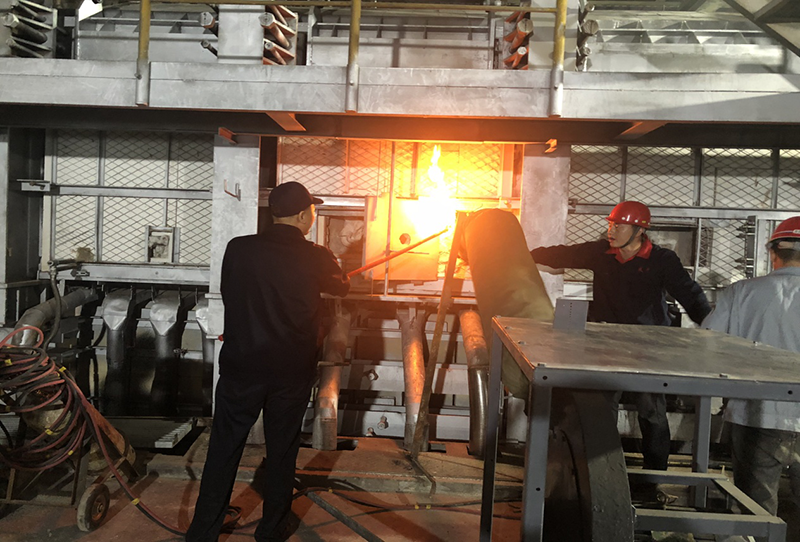 熱烈慶祝天馬玻璃2#窯爐成功點火(圖2) 熱烈慶祝天馬玻璃2#窯爐成功點火(圖2)