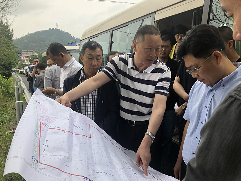 市、縣領導現場調研天馬50萬噸玻瓶項目(圖4) 市、縣領導現場調研天馬50萬噸玻瓶項目(圖4)