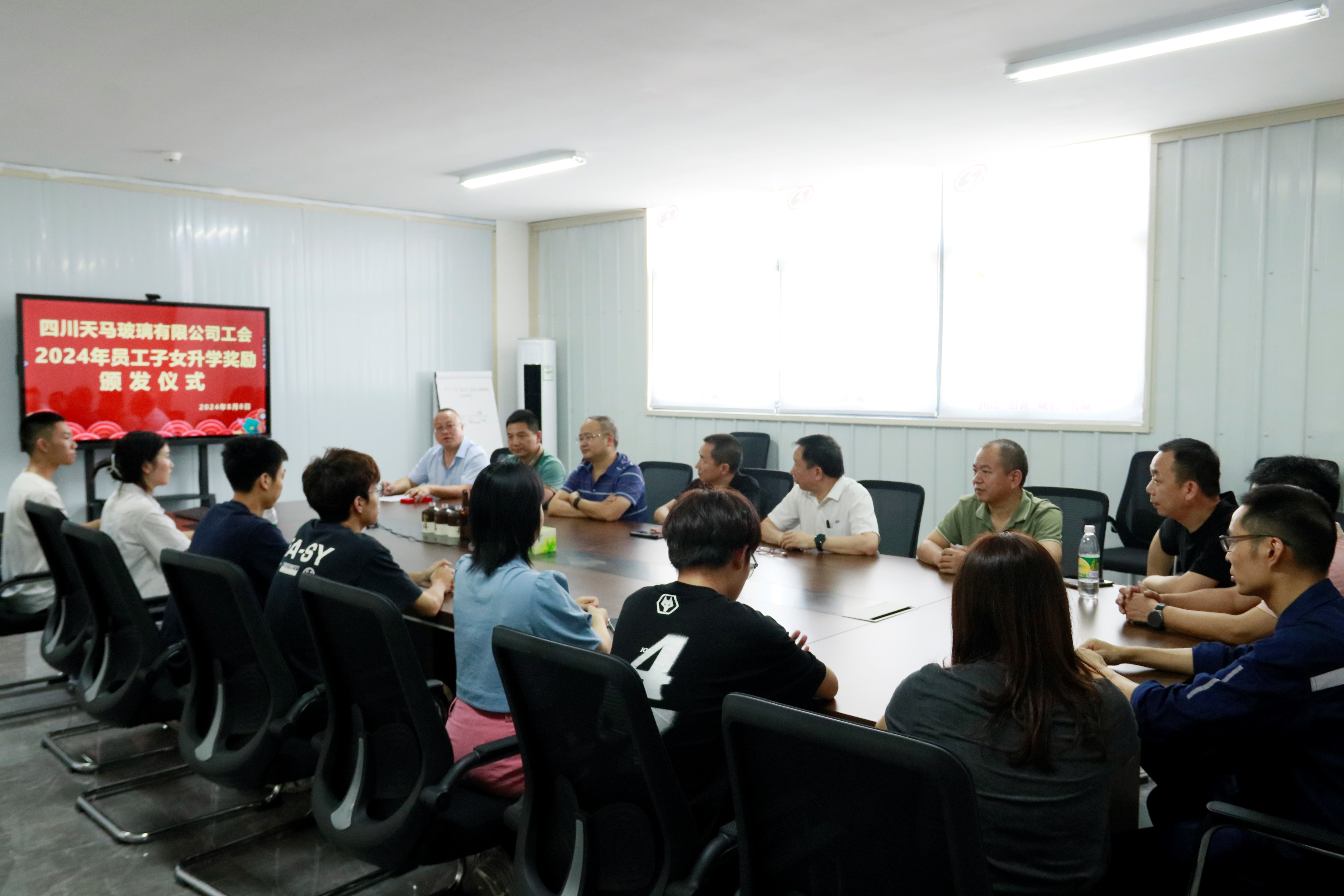 有愛更有希望 有愛更有力量——四川天馬組織員工子女開展金秋助學活動(圖1) 有愛更有希望 有愛更有力量——四川天馬組織員工子女開展金秋助學活動(圖1)